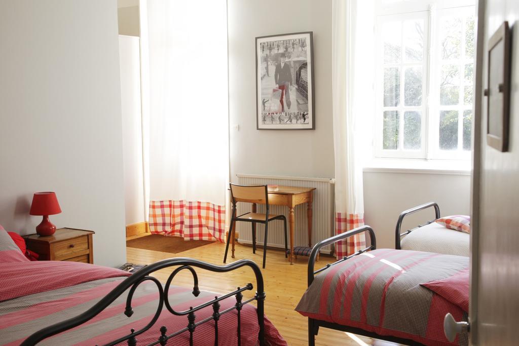 La Bonne Ecole Bed and Breakfast Les Landes-Genusson Kamer foto
